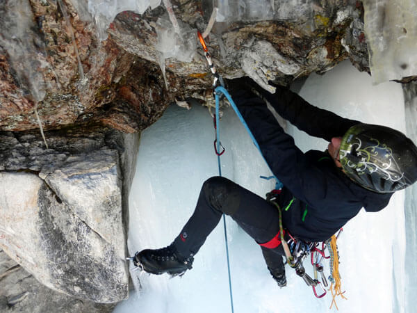 Eisklettern im Averstal