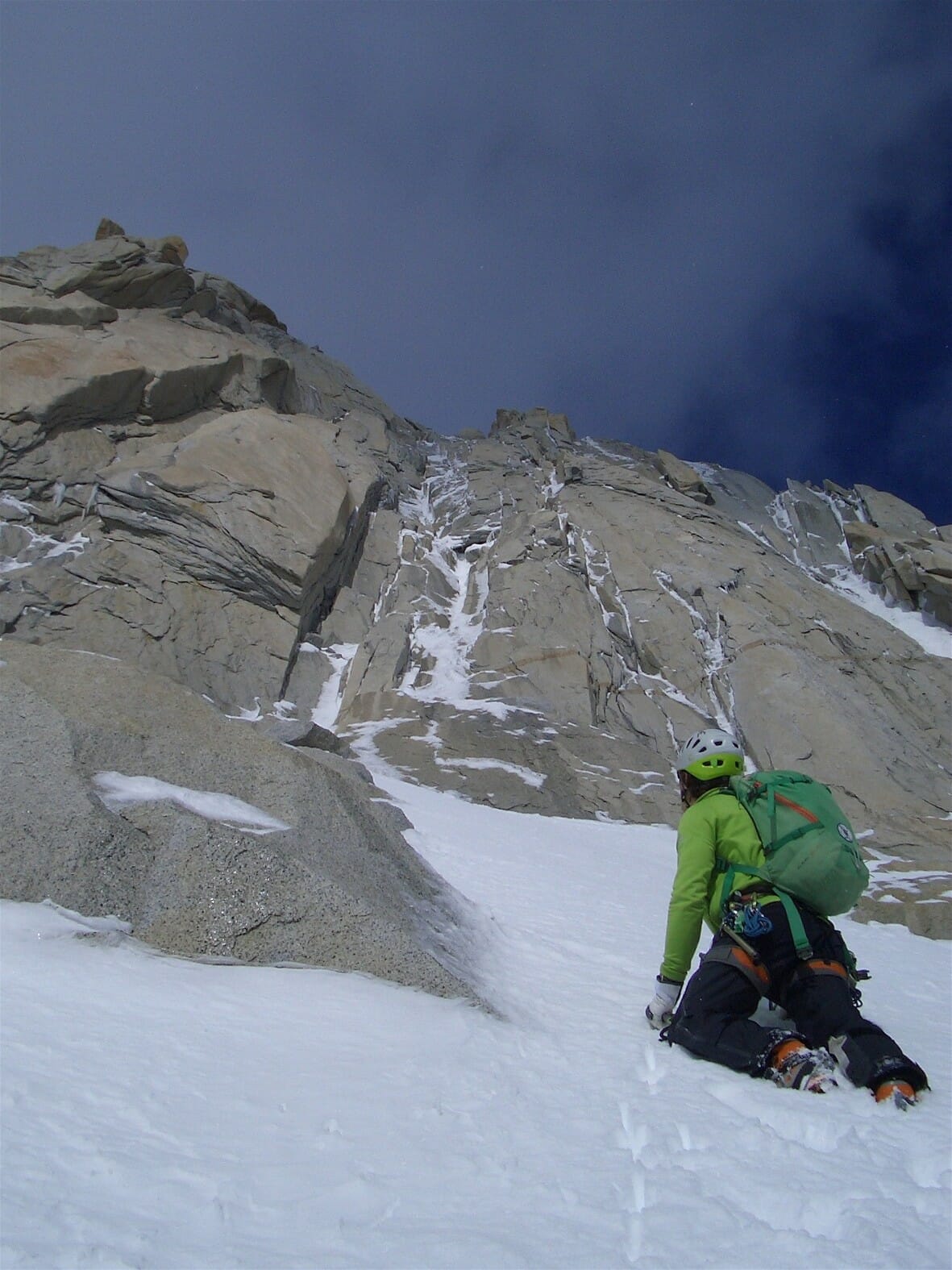 Patagonien_02 Guillaumet Ostwand, die Route Pippo Frasson in Bildmitte