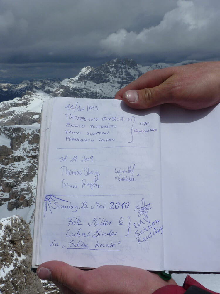 Von Dezember bis Mai werden die Drei Zinnen nur selten bestiegen, obwohl immer wieder von Winterbegehungen zu lesen ist. Die meisten Seilschaften erreichen die Gipfel aber nicht.
