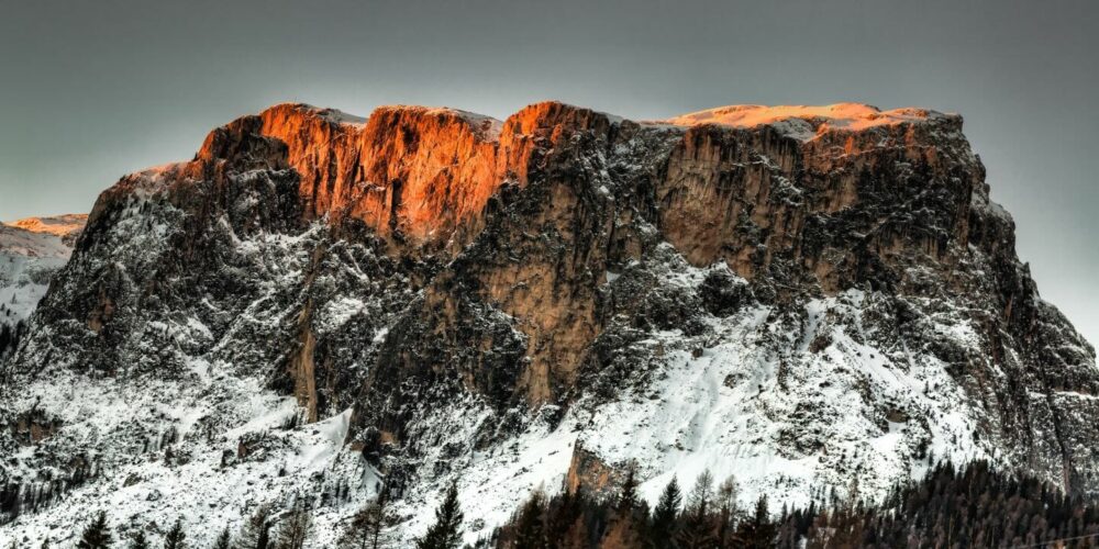 baume-berg-dammerung-756620