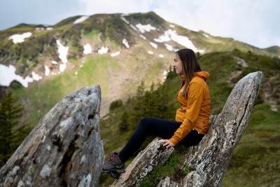 Bild 1 von Jasmin zu Arc'teryx - Women's Atom Lightweight Hoody - Kunstfaserjacke